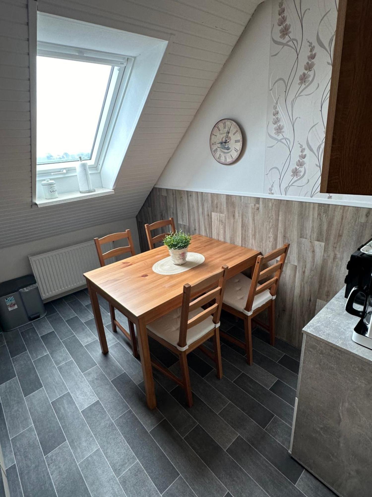 Rosenhaus Esens - Wohnung Backbord Eksteriør bilde